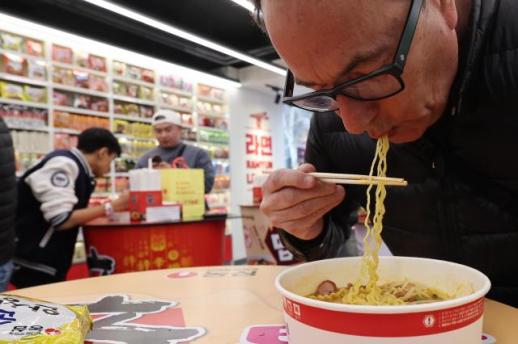 또 새 역사 쓴 K-라면, 10개월 만에 최대 수출 경신