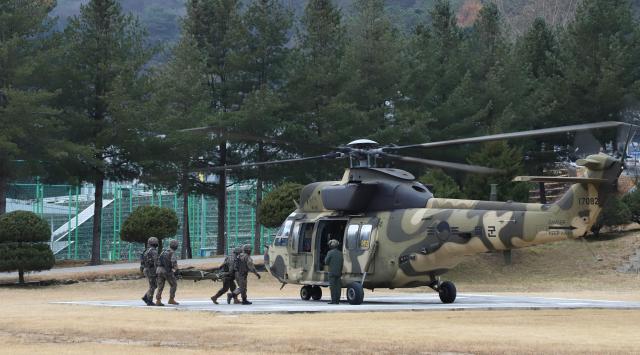 20일 육군 제15보병사단이 호국훈련의 일환으로 사단 11개 부대와 2군단 예하 8개 부대가 참여한 가운데 대량사상자 관리 및 전투력 복원 훈련을 하고 있다사진제15보병사단 

