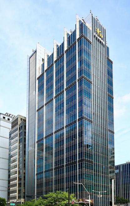 KB손해보험이 환경·사회·지배구조ESG 평가 기관 서스틴베스트의 올해 하반기 ESG 평가 결과 최고등급인 AA를 획득했다 사진은 서울 강남구 KB손해보험 본사 사진KB손해보험