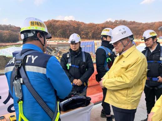 김용진 GH 사장, 안양관양고 공동주택 건설현장 안전점검...사고 없는 안전한 현장 만들 것
