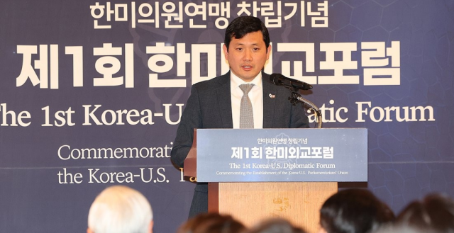 20일 서울 중구 롯데호텔에서 열린 한미의원연맹 창립기념 제1회 한미외교포럼에서 케빈 김 주한미국대사대리가 기조연설을 하고 있다 사진연합뉴스