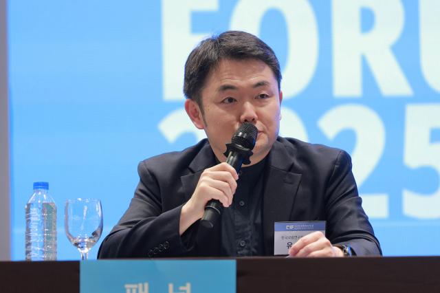 유지훈 한국국방연구원KIDA 연구위원이 20일 오후 서울 여의도 CCMM빌딩에서 열린 2025 국방방산포럼에서 주력 제조업으로 성장한 K-방산 미래는 RD라는 주제로 토론을 하고 있다 20251120사진유대길 기자 dbeorlf123ajunewscom