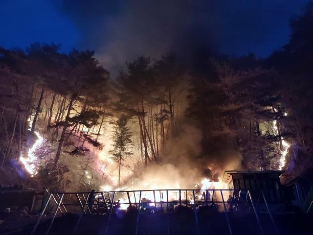 인제 기린면 야산서 불…진화 중
    인제연합뉴스 20일 오후 5시 23분께 강원 인제군 기린면 한 야산에서 산불이 발생해 산림·소방 당국 등이 진화 작업 중이다 20251120 산림청 제공 재판매 및 DB 금지
    ryuynacokr2025-11-20 193037
저작권자 ⓒ ㈜연합뉴스 무단 전재 재배포 금지 AI 학습 및 활용 금지저작권자 ⓒ ㈜연합뉴스 무단 전재 재배포 금지 AI 학습 및 활용 금지