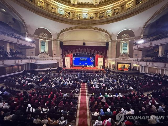 The main auditorium of Cairo University is packed with students on Nov. 20, 2025, as President Lee Jae Myung delivers a speech outlining South Korea's Middle East initiative. (Yonhap)