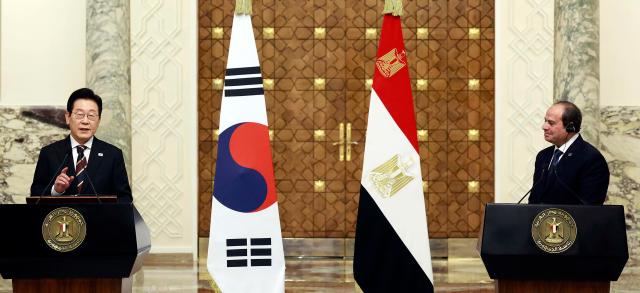 이재명 대통령이 20일현지시간 이집트 카이로 대통령궁에서 열린 한-이집트 공동언론발표에서 발언하고 있다 사진연합뉴스