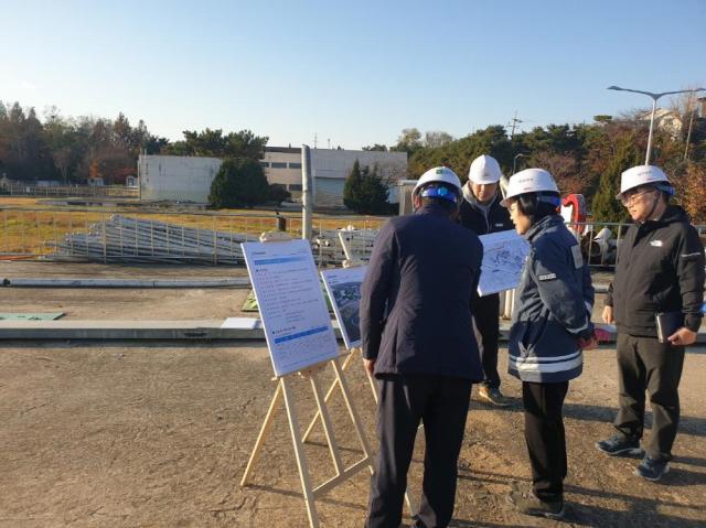 고양시 관계자들이 동절기 대비 공공하수처리시설 현장점검 진행하고 있다 사진고양시