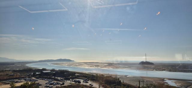 하늘과 한강이 맞닿은 풍광이 일품이다 사진저자제공