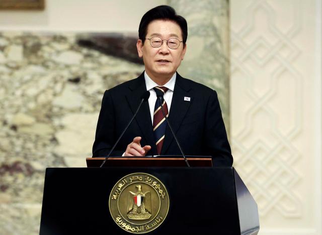 이재명 대통령이 20일현지시간 이집트 카이로 대통령궁에서 열린 한-이집트 공동언론발표에서 발언하고 있다 사진연합뉴스