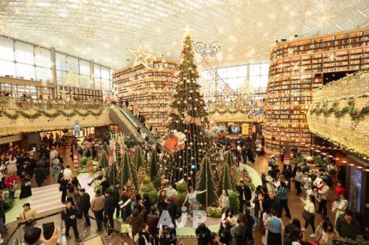 PHOTOS: Christmas scenes across Seoul