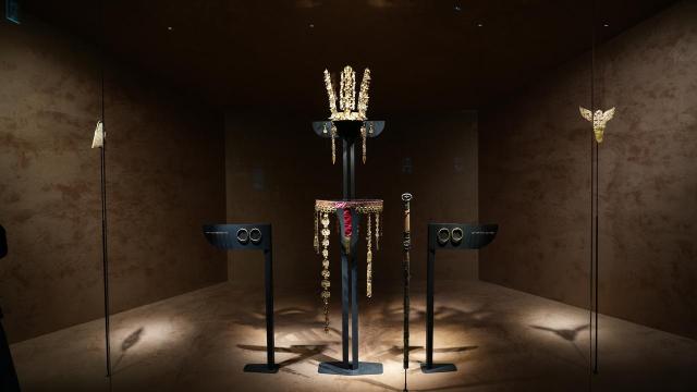 Special Exhibit for Silla crowns courtesy of Geyongsangbuk-do Culture  Tourism Organization