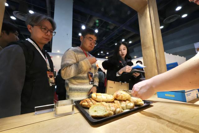 Visitors taste bread at Cafe Show 2025 held at COEX in southern Seoul Nov 20 2025 AJP Han Jun-gu