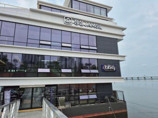 잇단 사고에 멈춘 한강버스… 출점 러시 탄 선착장 상권 빨간불