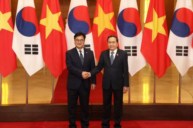 Chủ tịch Quốc hội Trần Thanh Mẫn chụp ảnh lưu niệm với Chủ tịch Quốc hội Hàn Quốc Woo Won-shik
ẢnhQuốc hội