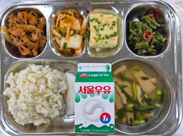 School cooks speak up and walk out as Koreas free-lunch system strains livelihoods