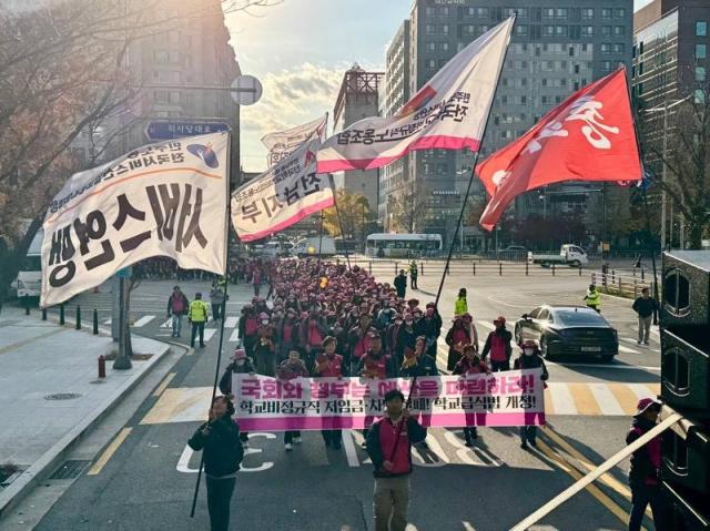 A Friday strike rally by school meal and care non-regular workers in front of the National Assembly 