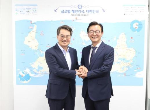 김동연, 평택항 유휴수면에 국내 최대 규모 태양광 발전시설 설치…전재수 해양수산부 장관에 건의