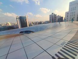 홍경, 콘크리트 마켓 스틸컷 공개…거침없는 이미지 눈길