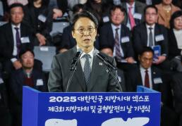 全당원투표 논란 민주...일각선 당대표 연임에만 급급 비판