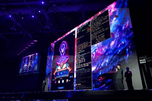 경기 고양시 일산 킨텍스에서 22일 열린 2025 던전앤파이터 페스티벌에서 던파 20주년을 맞아 행사이 진행되고 있다사진넥슨