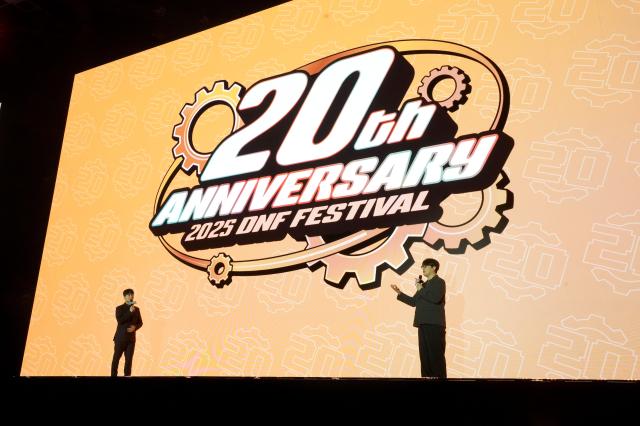 윤명진 네오플 대표의 깜짝 등장이 장식했다 윤 대표는 20년 동안 서비스를 이어올 수 있었던 원동력은 바로 모험가 여러분이라며 깊은 감사를 표했다사진넥슨