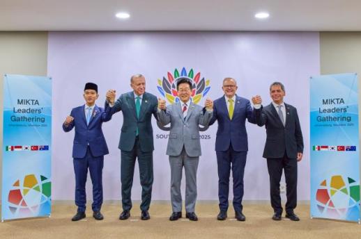  李, G20서 프랑스·독일과 연쇄 회담…믹타 주재까지 다자외교 총력