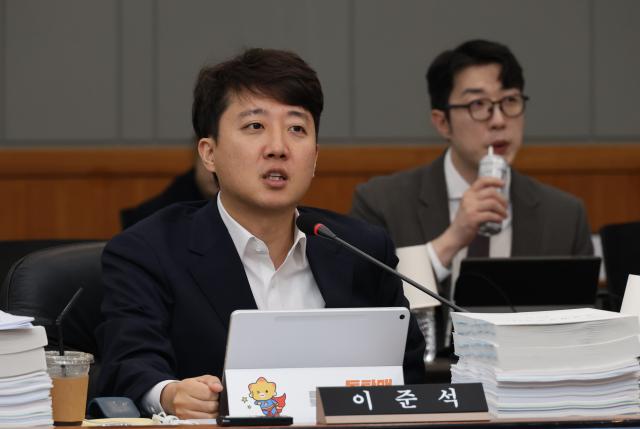 24일 대전 한국전자통신연구원ETRI에서 열린 과학기술정보방송통신위원회 국정감사에서 이준석 개혁신당 의원이 질의하고 있다 사진연합뉴스