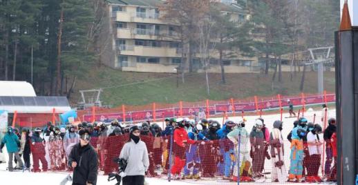 [포토] 개장 후 첫 휴일 맞은 스키장