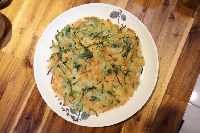 11월 13일 전라도 광주의 1913 송정역 시장의 야채부침개