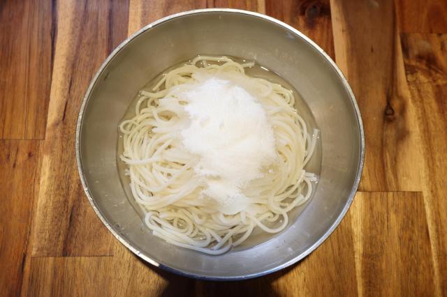 11월 13일 전라도 광주의 1913 송정역 시장의 설탕국수