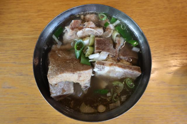 11월 13일 전라도 광주 떡갈비집의 돼지등뼈국