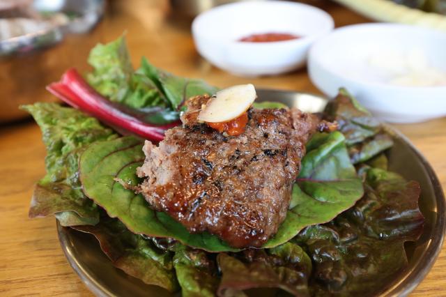 11월 13일 전라도 광주의 떡갈비 쌈