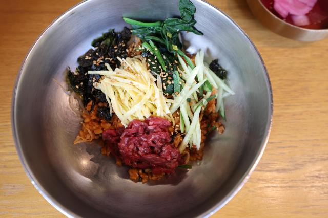 11월 13일 전라도 광주의 육회비빔밥