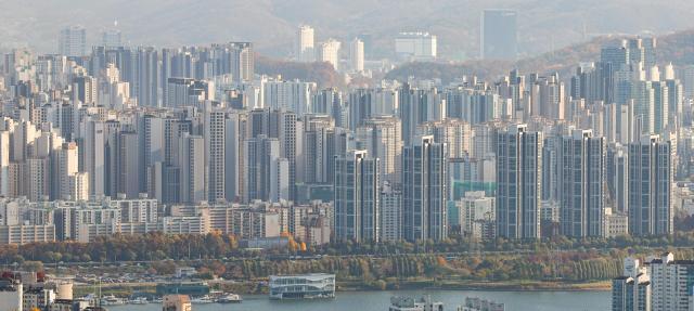A view of apartment complexes in central Seoul seen from Namsan Yonhap
