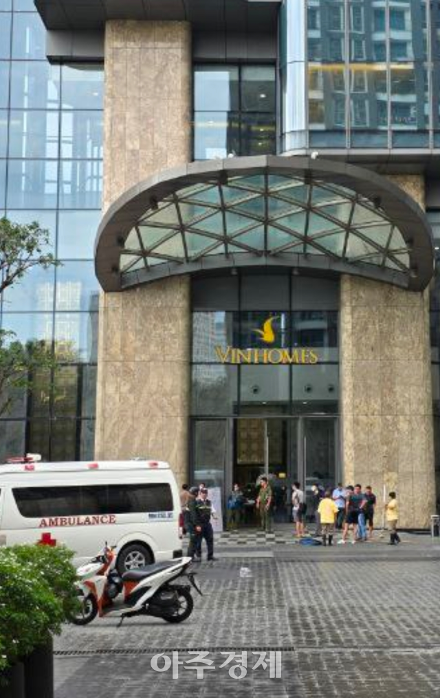 공안들이 사건 관련해서 조사하는 모습 사진페이스북 갈무리