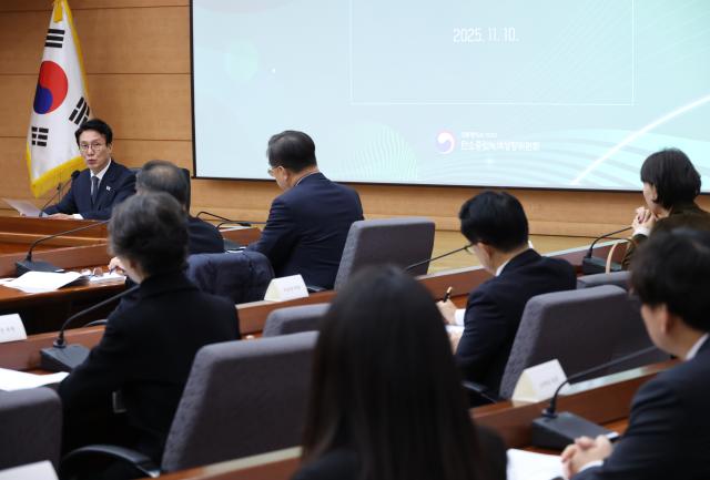 김민석 국무총리가 지난 10일 정부서울청사에서 열린 2050 탄소중립녹색성장위원회 제5차 전체회의에서 발언을 하고 있다 사진연합뉴스