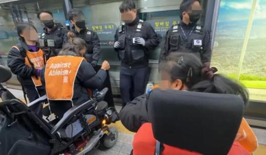 [종합] 20대 女, 출근길 신호위반 차량에 치여 숨져