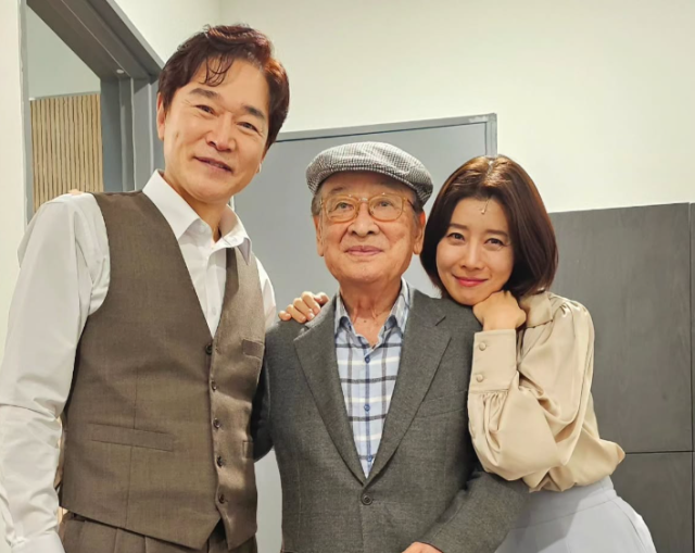 왼쪽부터 정보석 고故 이순재 유선 사진정보석 SNS