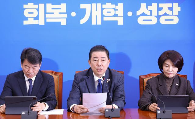 김병기 더불어민주당 원내대표가 25일 서울 여의도 국회에서 열린 원내대책회의에서 발언하고 있다 사진연합뉴스

