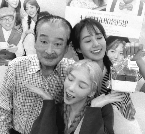 태연, 故 이순재 추모…사진 한장으로 드러난 먹먹함