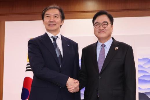 조국, 우원식 의장 만나 지방분권 개헌 필요성 공감