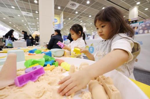 首尔人口结构亮红灯 生产年龄人口急剧下滑