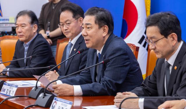 김병기 더불어민주당 원내대표가 25일 국회에서 열린 APEC 성과 확산 및 한미 관세 협상 후속지원위원회 1차 회의에서 발언하고 있다 사진연합뉴스