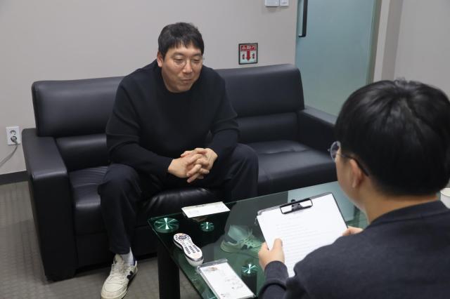인터뷰 장면 사진 김호이 기자