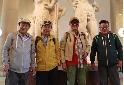 [슬라이드 포토] 함께한 시간 잊지 않을 것…故 이순재 꽃할배 모습 보니