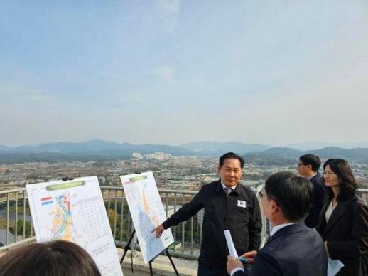 Hàn Quốc cử phái đoàn thúc đẩy hợp tác đường sắt đến Hà Nội