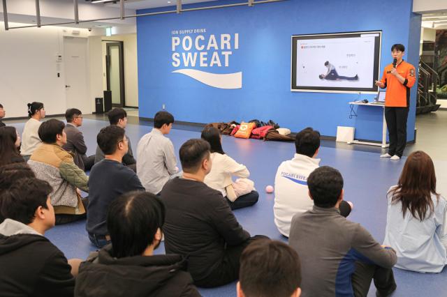 동아쏘시오그룹은 지난 25일 서울 동대문구 본사 O동 WINGS윙스에서 임직원 및 협력사 근로자를 대상으로 중대재해 대응 모의훈련을 실시했다사진동아쏘시오그룹