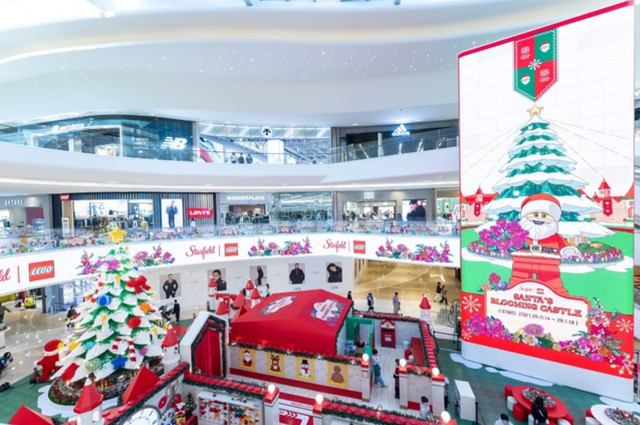 Toàn cảnh Lâu đài nở hoa của ông già Noel đang được xây dựng tại Starfield Goyang ẢnhShinsegae