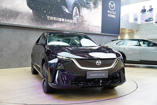 창안마쓰다는 9월 말 출시한 SUV ‘EZ-60’을 선보였다 21일 광둥성 광저우시 사진NNA