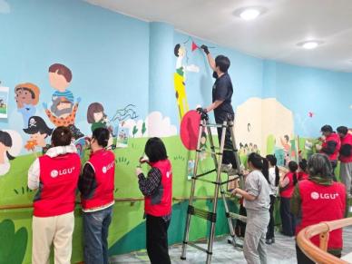 LG유플러스, 충주성모학교에 10호 U+희망도서관 개관…ICT 기기 지원