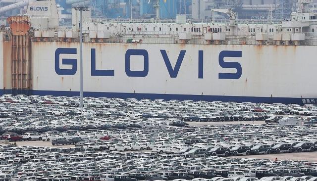 수출 대기 중인 자동차가 줄지어 서 있는 모습이다 사진연합뉴스